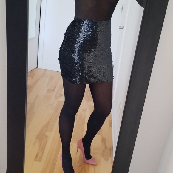 BLACK SEQUIN SKIRT - Picture 2 of 6